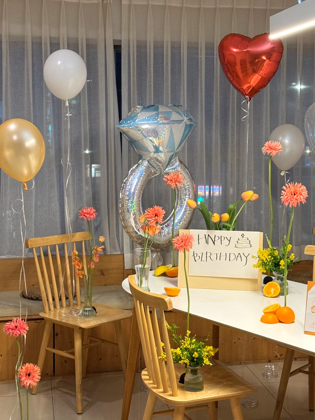 생일과 프로포즈를 함께하는 특별한 홈파티