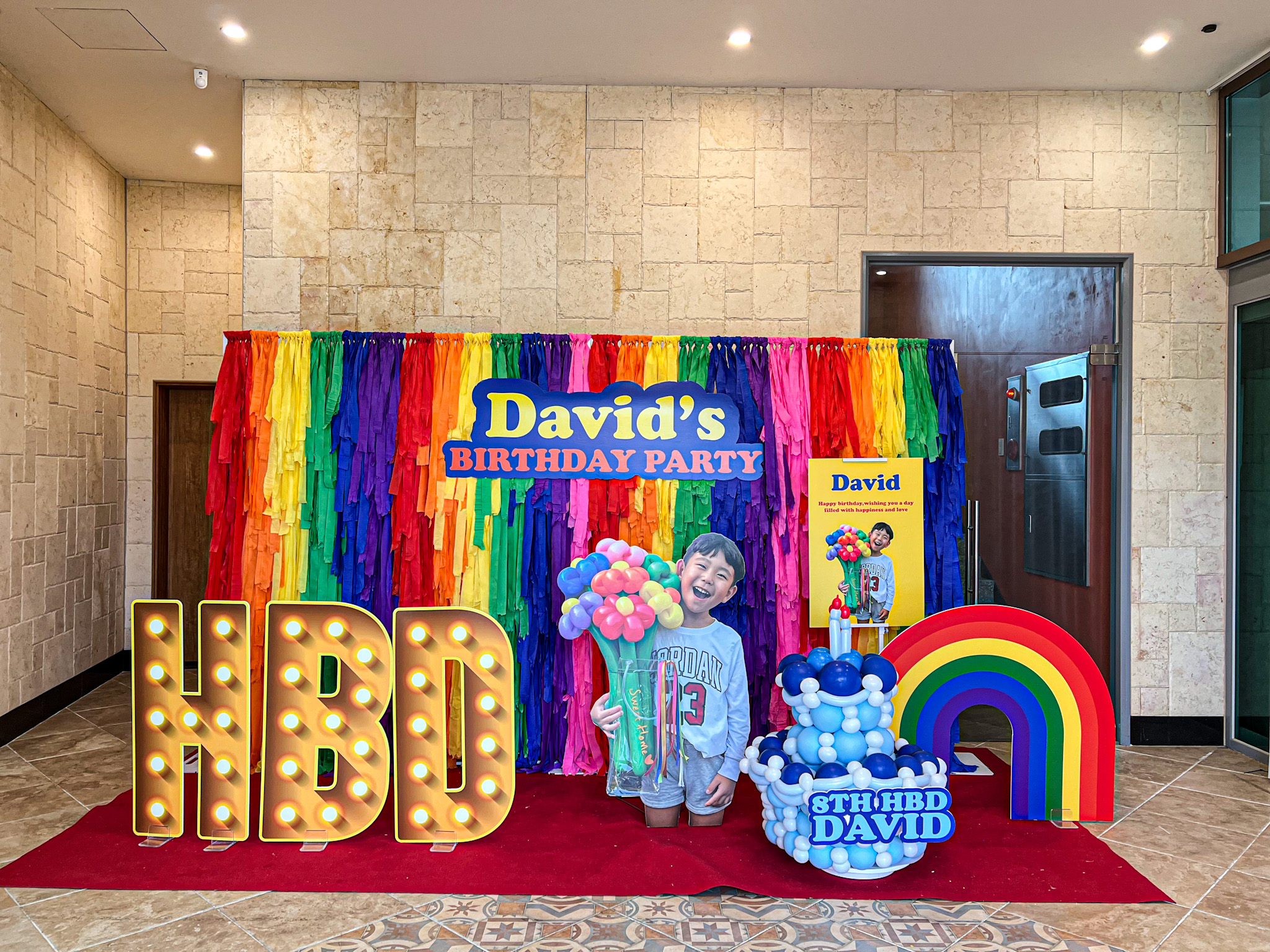 레인보우 테마 8번째 생일 파티 풍선 장식
