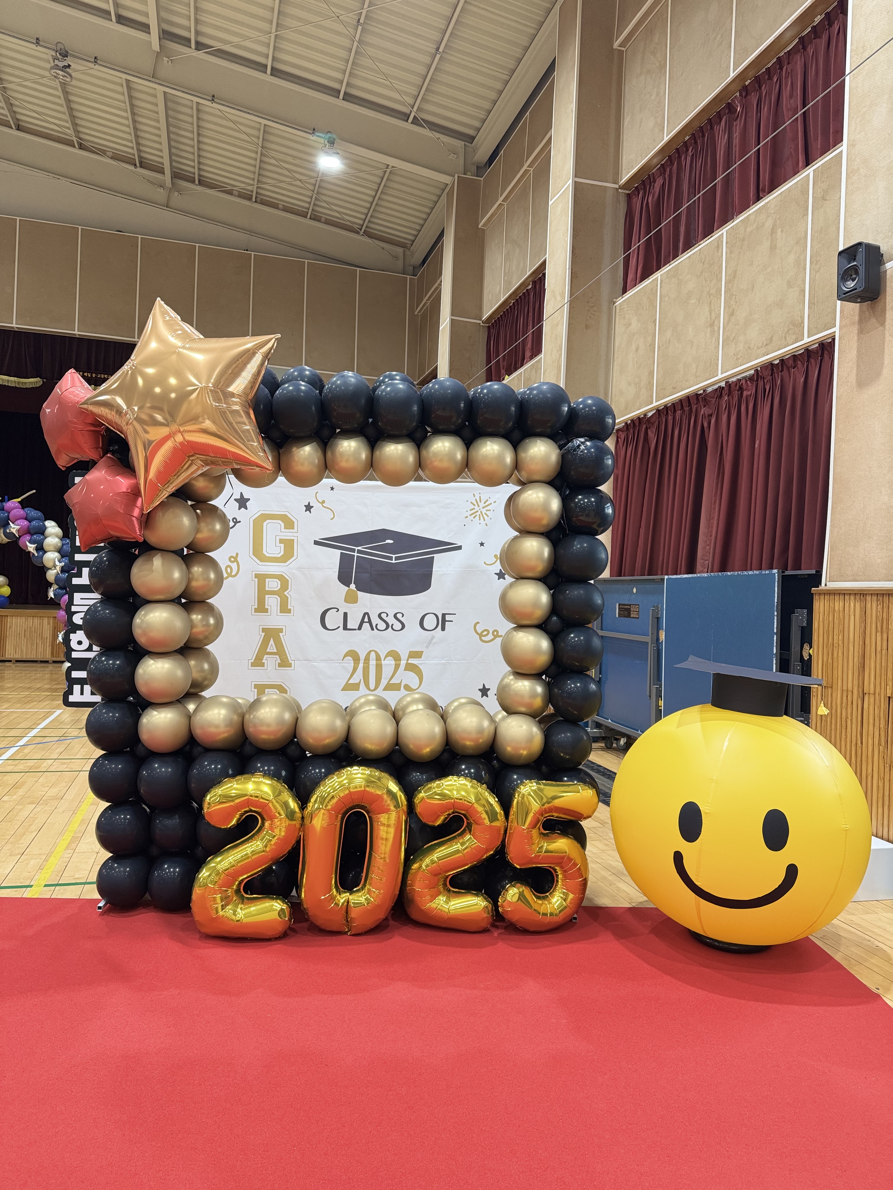 2025 블랙&골드 졸업 포토존