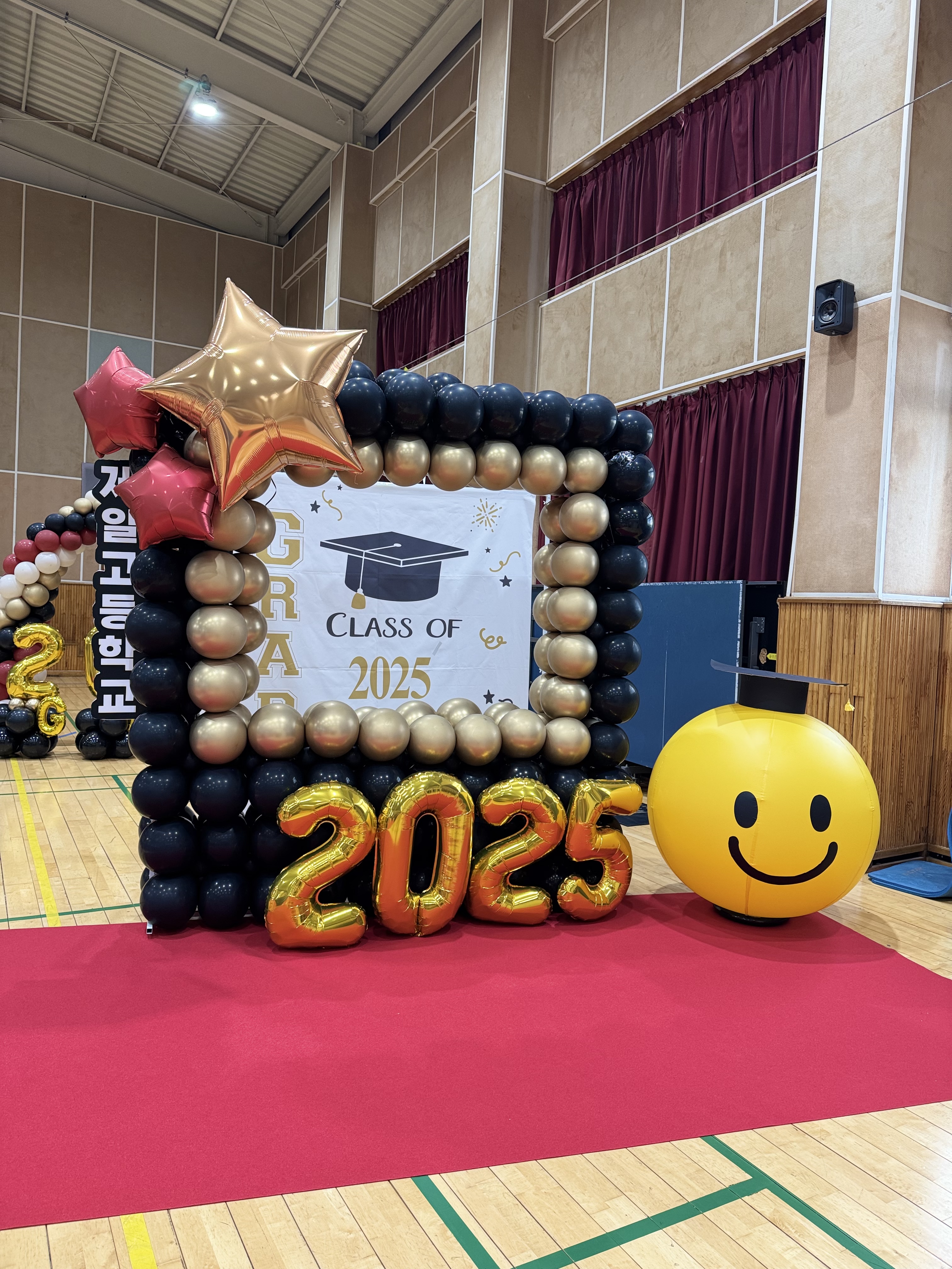 2025 블랙&골드 졸업 포토존