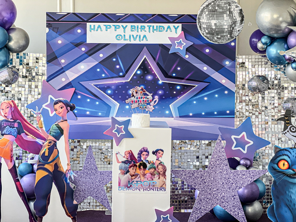 케데현 콘셉트 생일파티 포토존 데코