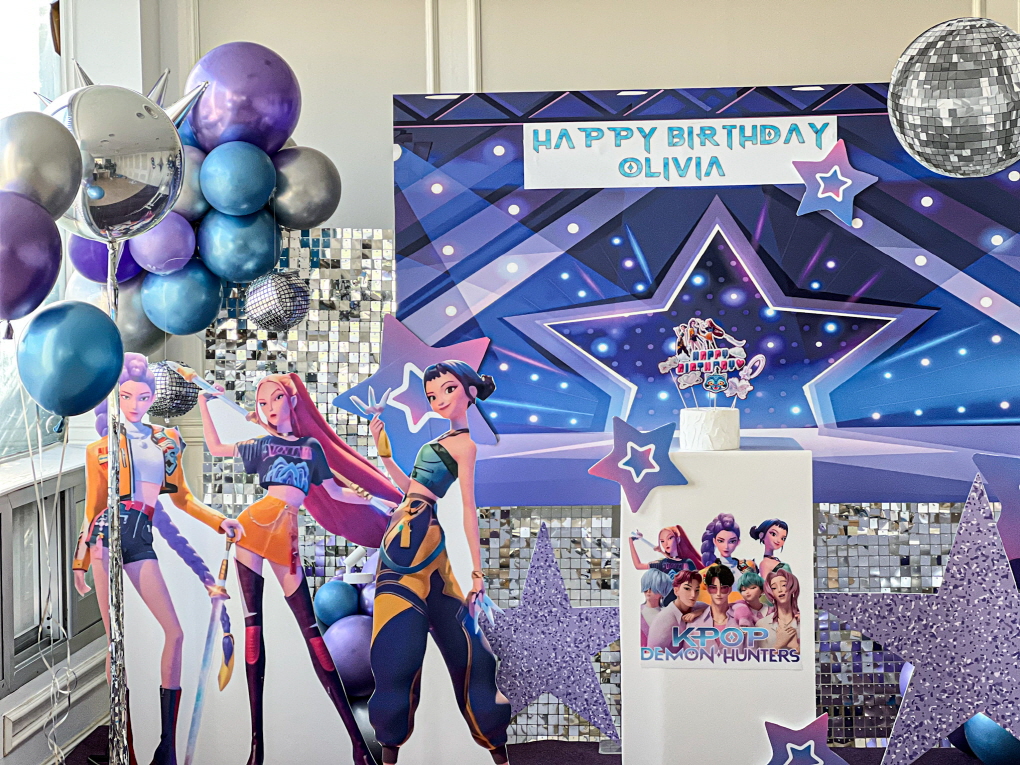 케데현 콘셉트 생일파티 포토존 데코